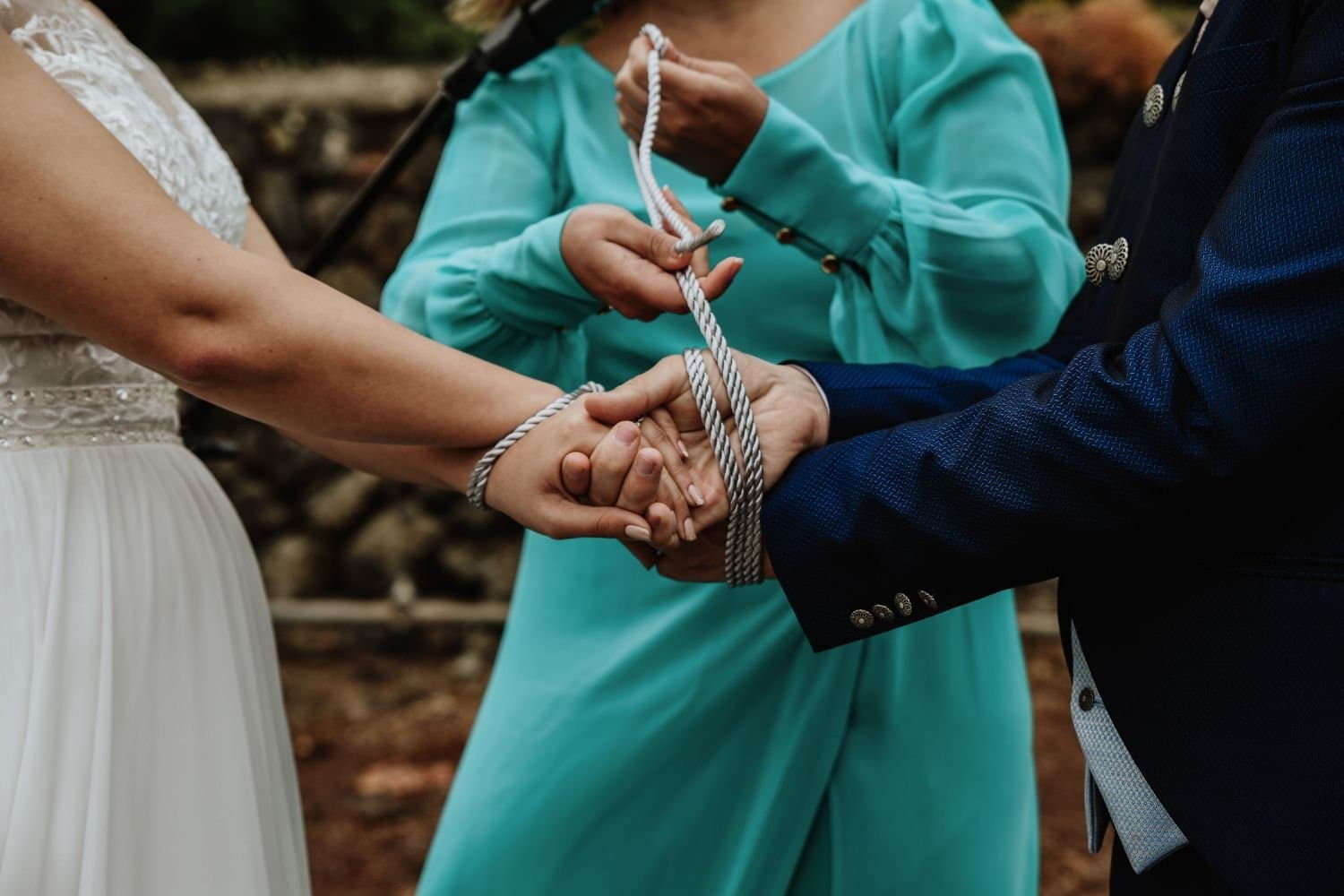 El Handfasting en bodas destino
