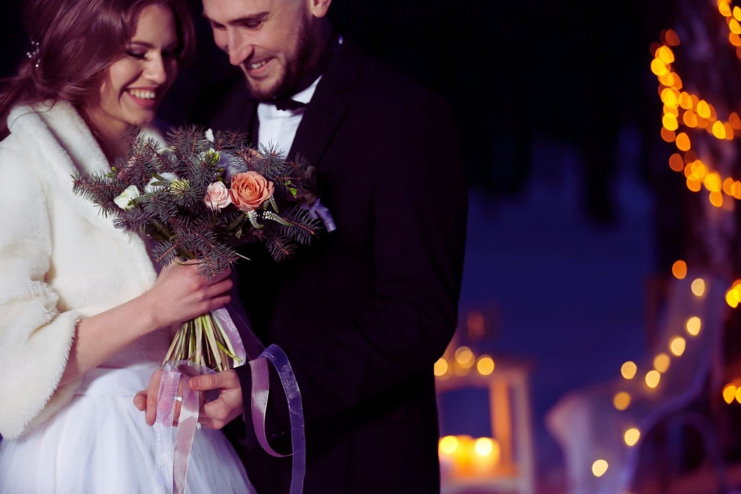Vestidos para bodas de noche en escenarios inolvidables