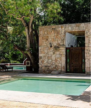 Hacienda Chuntuac rodeada de jardines y naturaleza